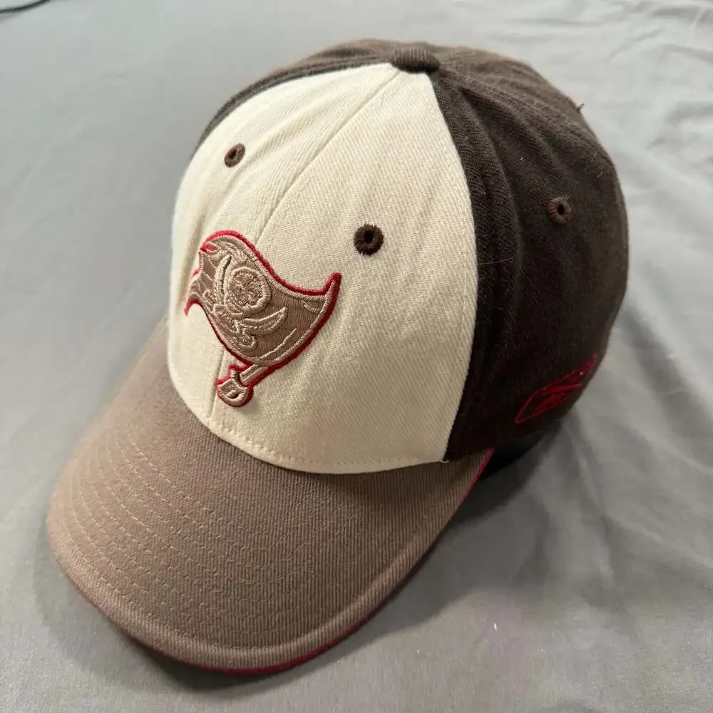 Vintage Reebok Tampa Bay Buccaneers NFL Flex Fit Hat Brown Cream